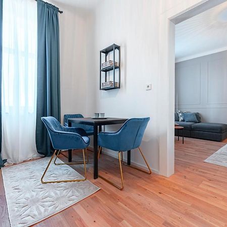 City Appartement Wagram Am Hauptbahnhof Sankt Polten Bagian luar foto