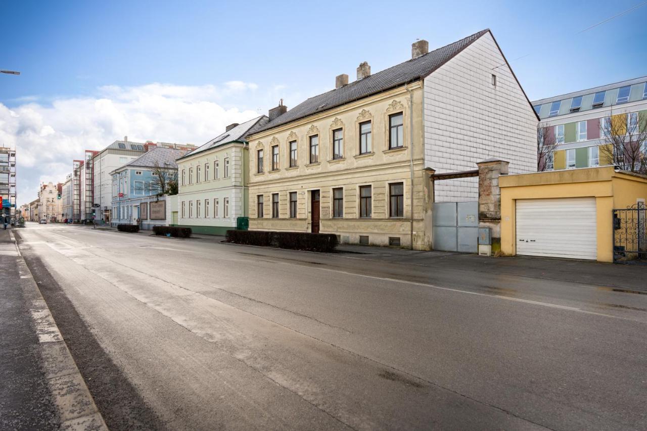 City Appartement Wagram Am Hauptbahnhof Sankt Polten Bagian luar foto
